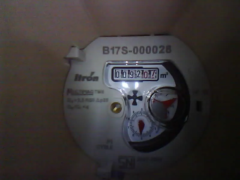 The same meter captured in colour
